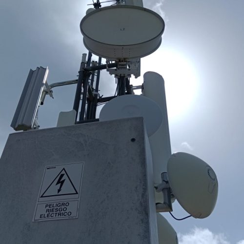 Antena-con-caja-electrica