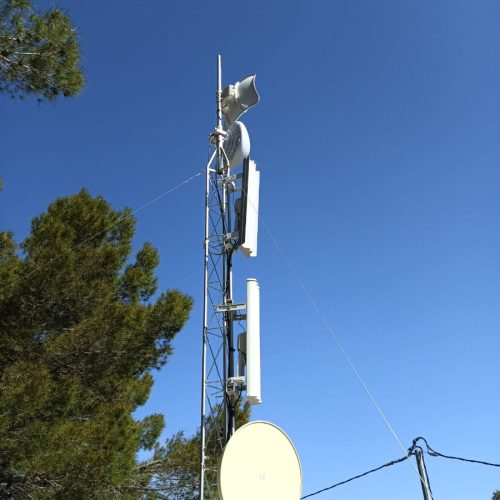 Antena-con-repetidores-de-Ubiquiti